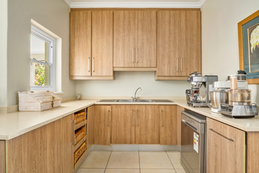 4 Bedroom Property for Sale in Leisure Isle Western Cape